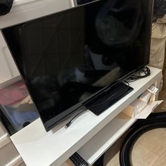 Panasonic32インチTVと白いテレビ台