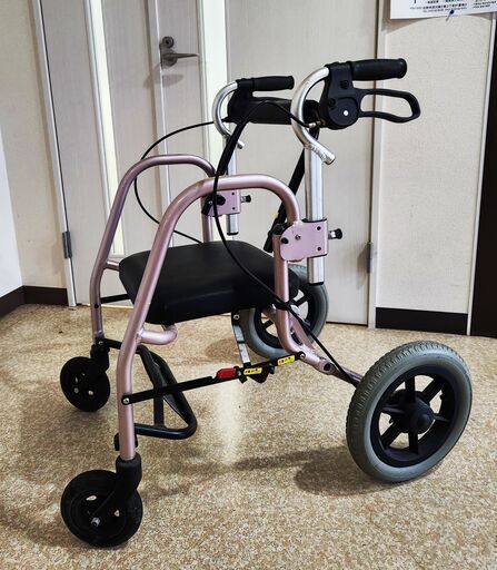 【売却済み】NOPPO座れる歩行車・手押し車・車いすにもなるシルバーカー・カナヤママシナリー/シルバーローズメタリックが素敵♪