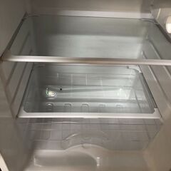 ☆中古￥11,800！YAMAZEN 106㍑2ドア冷蔵庫 家電 YFR-D111(B)型 幅48