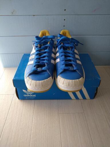 adidas スニーカー