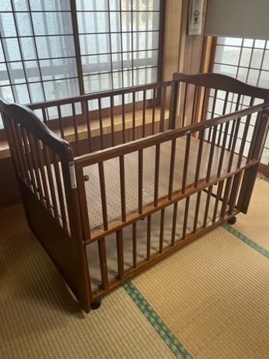 ベビーベッド　木製　ベビー敷布団、カバー、掛け布団