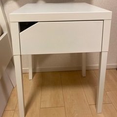 IKEA  サイドテーブル　白
