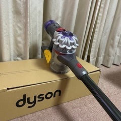 ［未使用］Dyson コードレス掃除機 各種アタッチメント付き　V8 SV25 dショッピング |ダイソン 掃除機 コードレス V8 サイクロン式