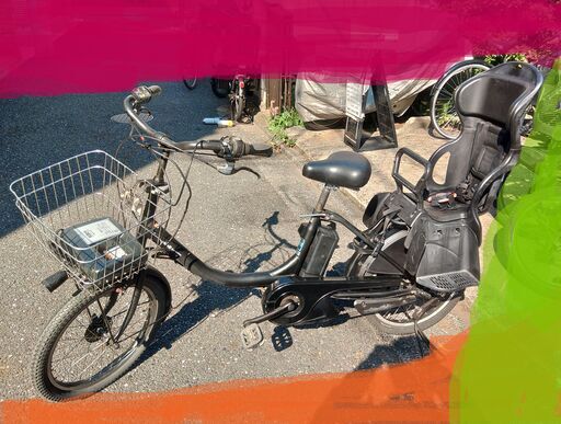 105土日もお子様と土足のままご試乗可能です。バカ親切な電動自転車屋  ️２６インチ、２０インチ、チャイルドシート、２人乗り、３人乗り、各種・電動自転車    １００日間・安心の無料点検・無料交換保証サービス付き  オプション無料。後ろチャイルドシートをかごに変更して１人乗りに変更も可能です。  １回の充電で３０ｋｍ以上の走行が可能です。山手線を半周くらいの距離を走れます。  バッテリーは、新品の９０％以上の性能を保持していて、コンディション良好です。  ２０インチ、チ