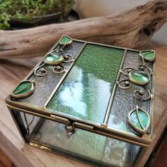 ガラス細工デザインボックス。美しいグリーン小物入　定価5800