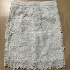 ホワイト　スカート