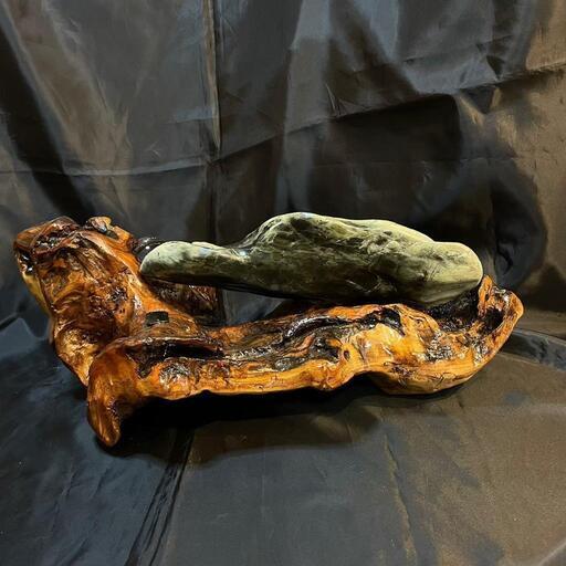 蛇石【B-596】 鑑賞石 蛇石 木製台座付 3.5㎏ 蛇紋石 蛇石・水晶丸