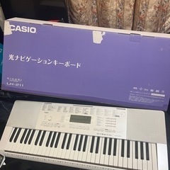電子ピアノ　光ナビゲーションキーボード　LK211