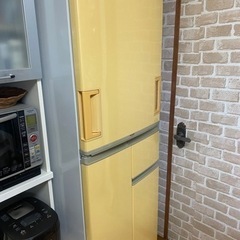 黄色の可愛い冷蔵庫
