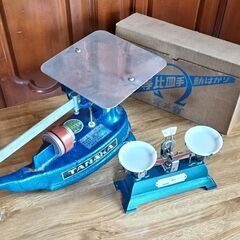 上皿さおはかり(平皿)2kgと等比はかり(上皿天秤)100g