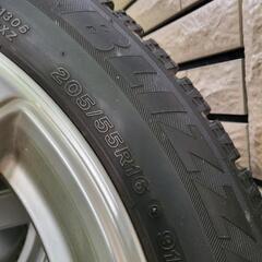 ②スタッドレスタイヤ（ホイール付）