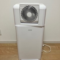 除湿機(サーキュレーター付き)を出品します。