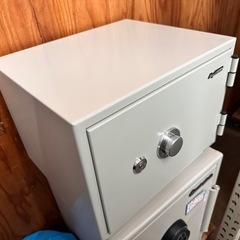 日本製　耐火金庫　幅480×奥行き430×高368mm