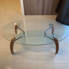 テーブル　（天板はガラス）