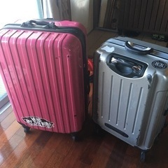 ピンクとシルバースーツケースセット
