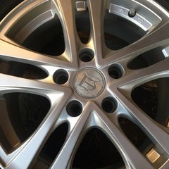 215 70 16 デリカd5タイヤ