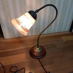 アンティーク風ランプ　テーブルランプ