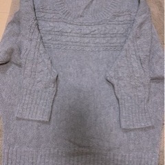 灰色　ニットセーター②