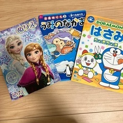 塗り絵とハサミちょきちょき