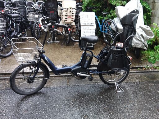 221２０インチ、前かご後チャイルドシート、２人乗り、３人乗り、１人乗り電動自転車  土日もお子様と土足のままご試乗可能です。バカ親切な電動自転車屋  ️２０インチ、２６インチ各種・電動自転車、チャイルドシート、２人乗り、３人乗り、   安心保障の１００日間・点検無料サービス付き、３カ月・無料交換保証、  オプション無料。後ろチャイルドシートをかごに変更して１人乗りに変更も可能です。  １回の充電で３０ｋｍ以上の走行が可能です。山手線を半周くらいの距離を走れます。