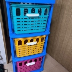 カラフル引き出し　子供部屋用　そろそろ捨てます