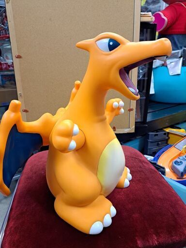 ポケモン　リザードン貯金箱
