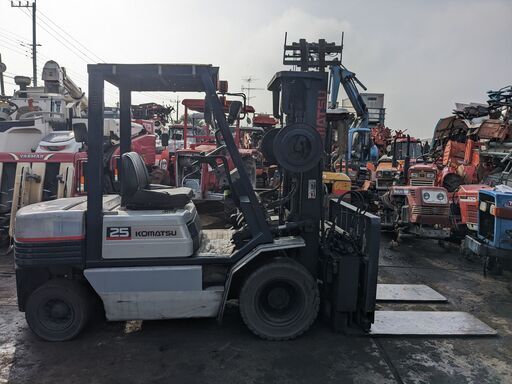 埼玉県　コマツフォークリフト　FG25H-11 中古