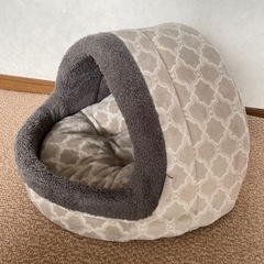 犬猫用ドーム型ベッド　新品です