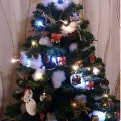 クリスマスツリー　高さ約80cm（飾りと電飾、綿など揃ってます）...