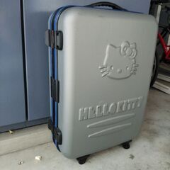 ハローキティの大型スーツケース75×50×25センチ