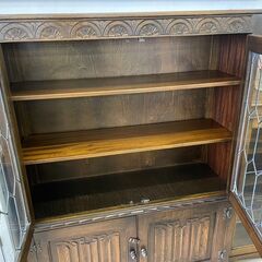 100年前のガラスをそのまま使用　イギリスアンティーク　キャビネット　神戸家具