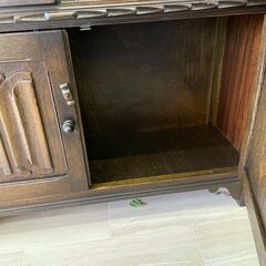 100年前のガラスをそのまま使用　イギリスアンティーク　キャビネット　神戸家具