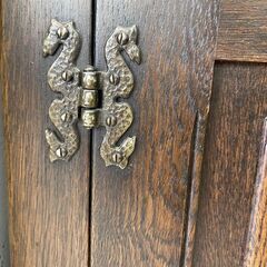 100年前のガラスをそのまま使用　イギリスアンティーク　キャビネット　神戸家具