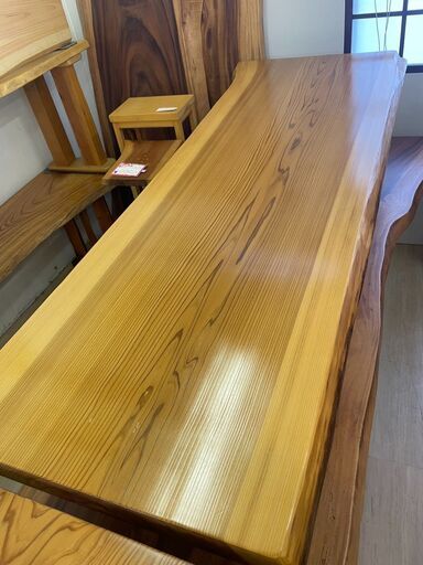 一枚板　180　脚付き　杉　スギ　テーブル　センターテーブル　座卓　木製　応接台