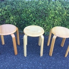 3脚セット 木製丸椅子 スツール スタッキング(積み重ね収納)可...
