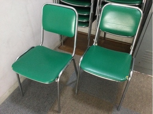 （取引中）リユース　20脚　椅子　パイプチェアー　パイプ椅子　　幅　40  奥行47.5   高さ75  座面高さ41   （cm)　パイプイス　　ビニール　重ね収納　グリーン　緑色　脚先プラスチック欠品