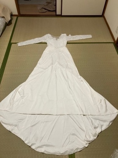 ウェディングドレス/デコルテが綺麗に見えるレースのスレンダードレス