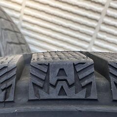 値下げしました 22年製スタッドレスタイヤ4本セット 使用1か月 セレナ  