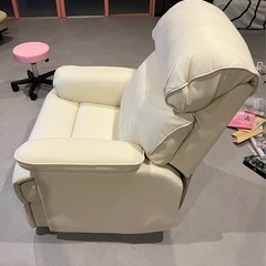 8万円で購入した新品未使用！寝心地抜群！リクライニングソファ！サロンなどにいかがですか？
