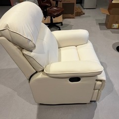 8万円で購入した新品未使用！寝心地抜群！リクライニングソファ！サロンなどにいかがですか？