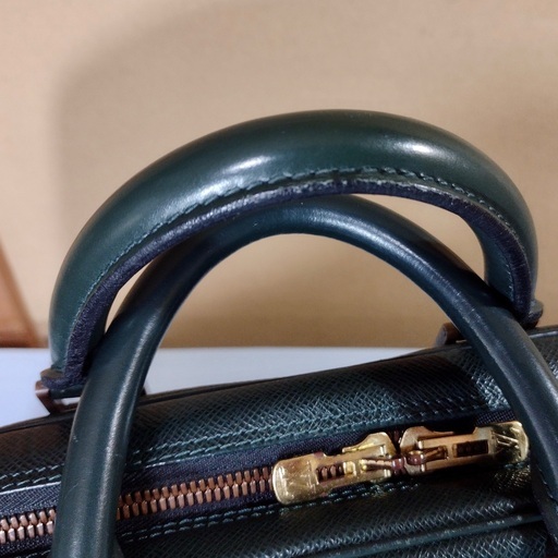 超美品 LOUIS VUITTON タイガ D緑 仕事 旅行 紳士 お洒落 正規店購入 本物
