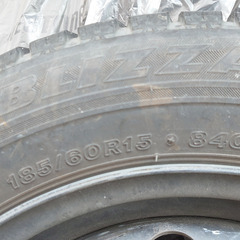 P.C.D110　15インチ　スチールホイール・ホイールキャップ・スタッドレスタイヤ4本セット