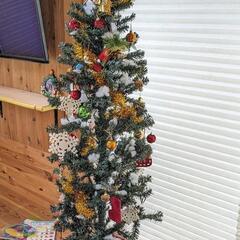 クリスマスツリー(飾り含む）約140cm ニトリ　箱あり