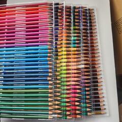 180本入り　色鉛筆　水彩タイプ　簡易筆　百均のぬりえ帳付き
