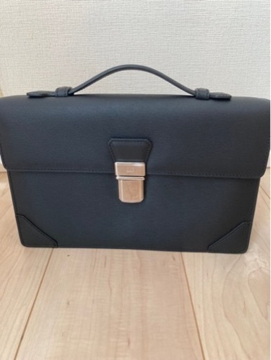 Dunhillセカンドバッグ 【ダンヒル ハンドバッグ レザー】
