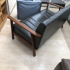 ONOE FURNITUREの2人掛けソファのご紹介です