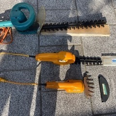 庭木の手入れに電動バリカン類