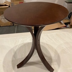 無料　サイド丸テーブル（直径40cm 高さ45cm）