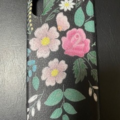 美品　iPhone X カバー　花　刺繍風