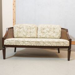 Karimoku(カリモク)の高級ブランドdomani(ドマーニ)よりQUEENS LIFE(クイーンズライフ)シリーズの2人掛けソファです。クラシカルで上品なデザインが魅力の2Pソファーです♪DK323